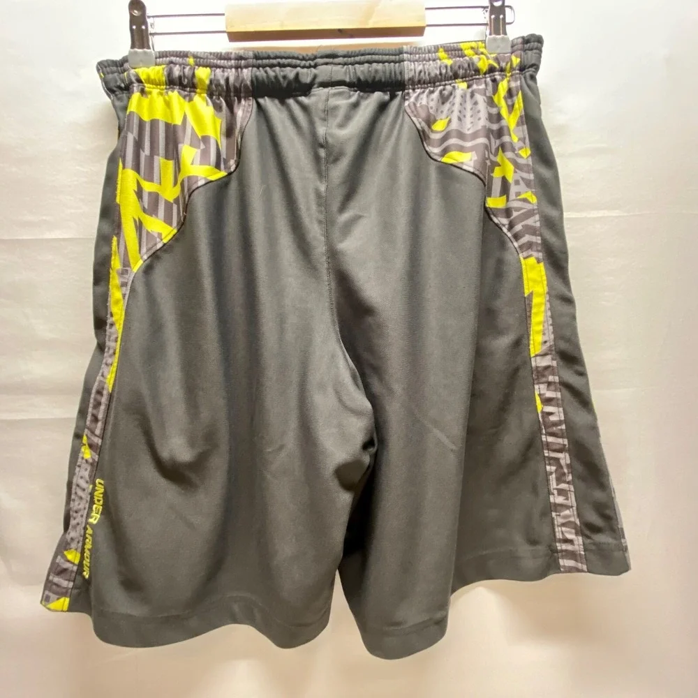 Under Armour Activewear Shorts Men's Medium Grey Neon Yellow 9